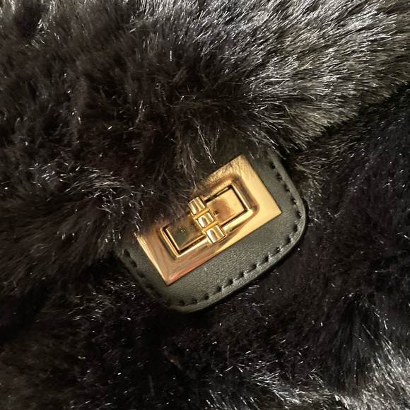 Purse - Picture 2 of 9